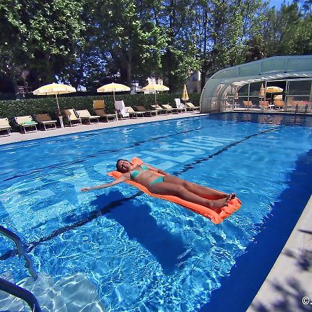 Hotel Excelsior Червия Екстериор снимка