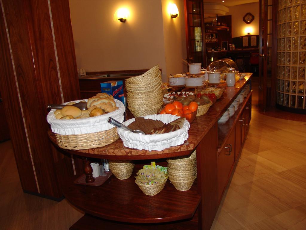 Hotel Excelsior Червия Екстериор снимка