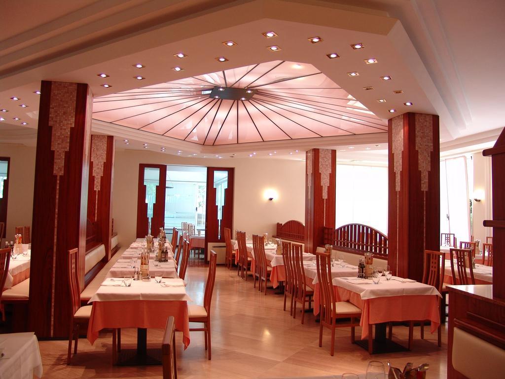 Hotel Excelsior Червия Екстериор снимка