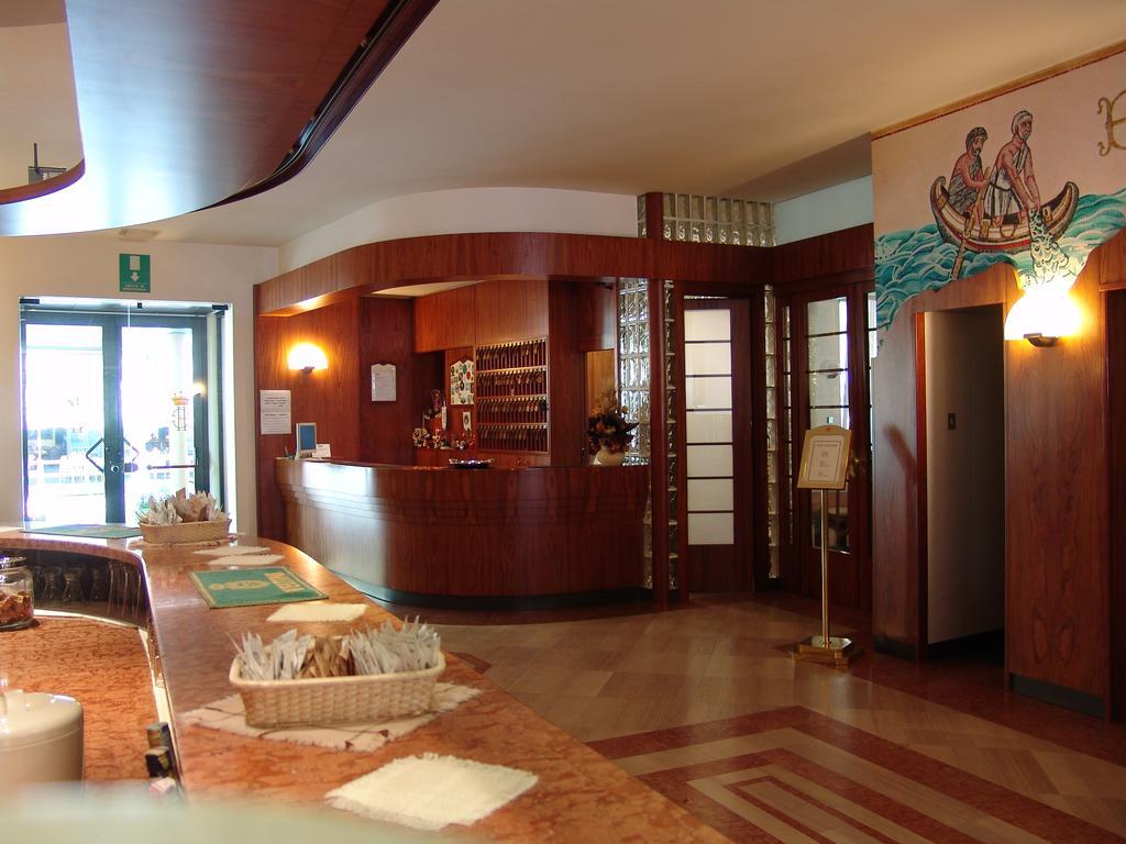 Hotel Excelsior Червия Екстериор снимка