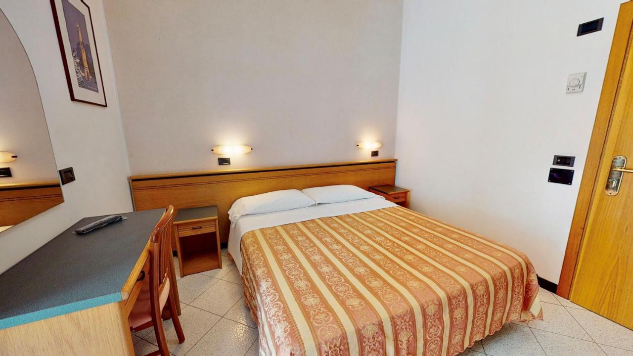 Hotel Excelsior Червия Екстериор снимка