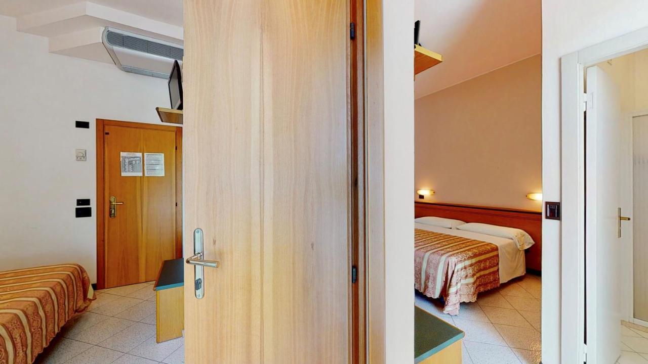 Hotel Excelsior Червия Екстериор снимка
