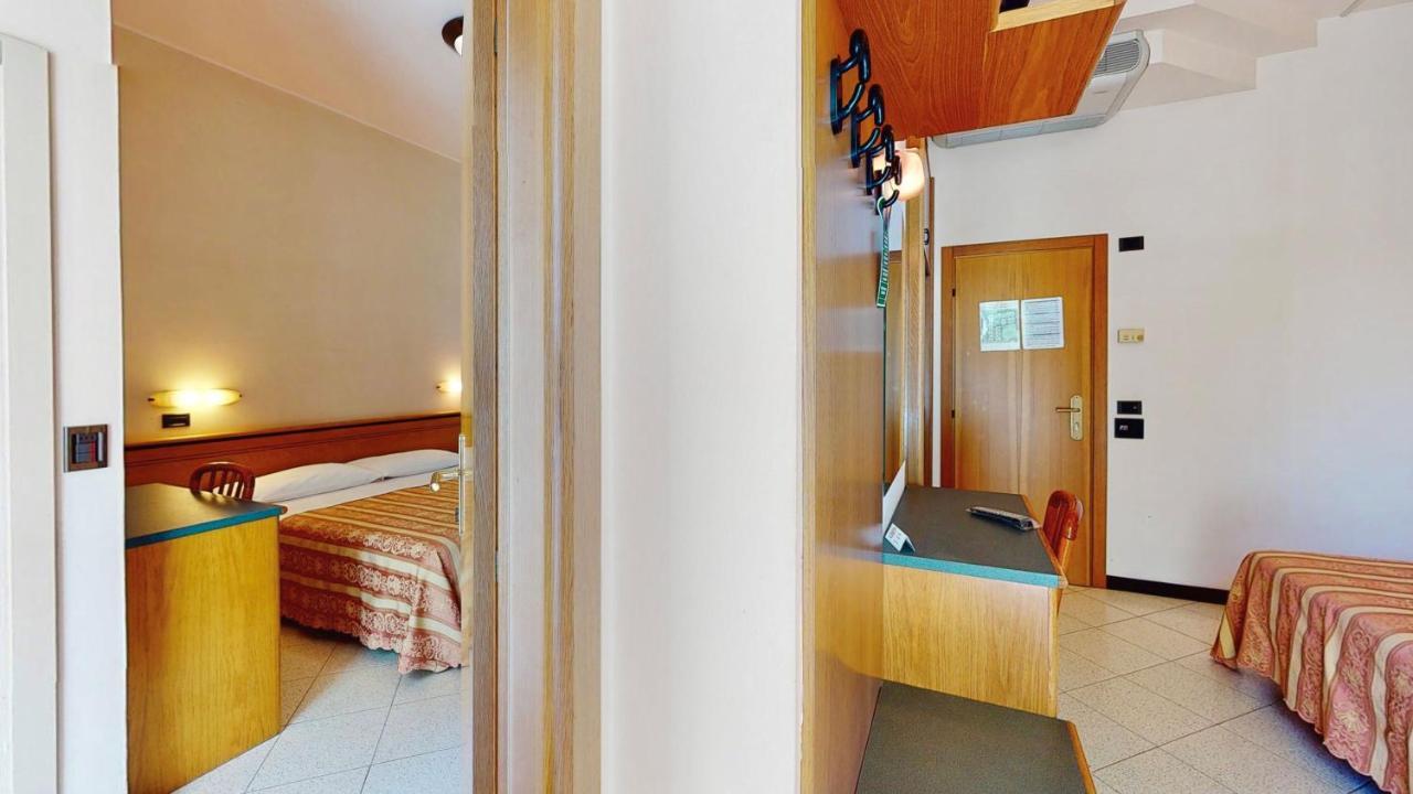 Hotel Excelsior Червия Екстериор снимка