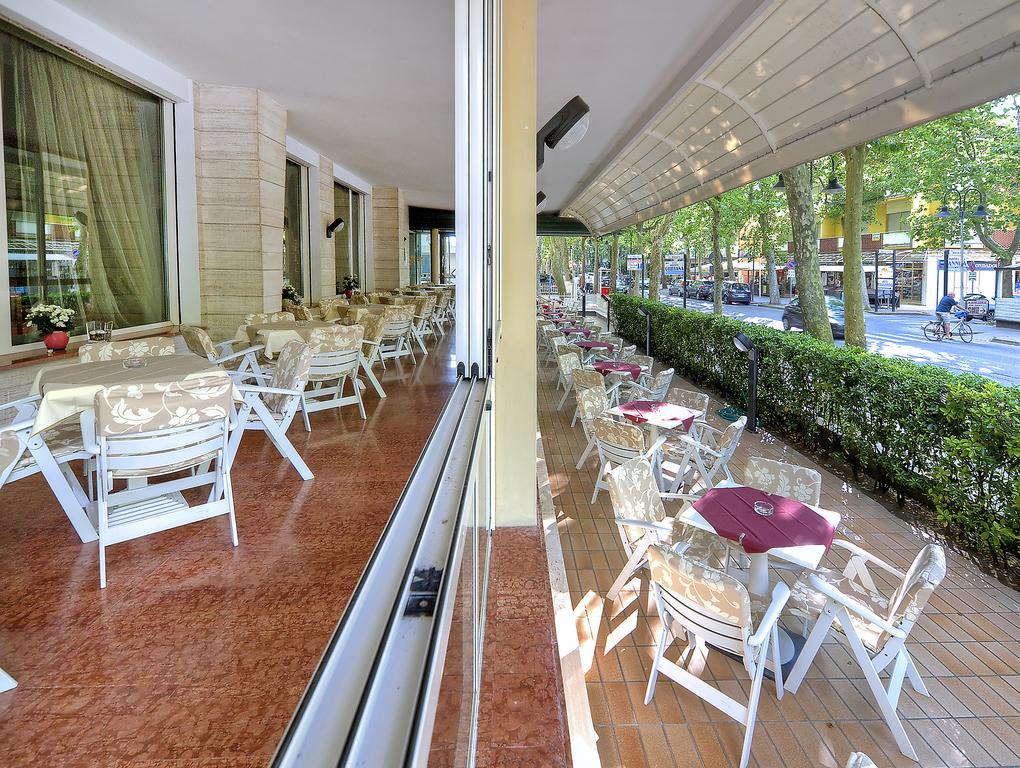 Hotel Excelsior Червия Екстериор снимка