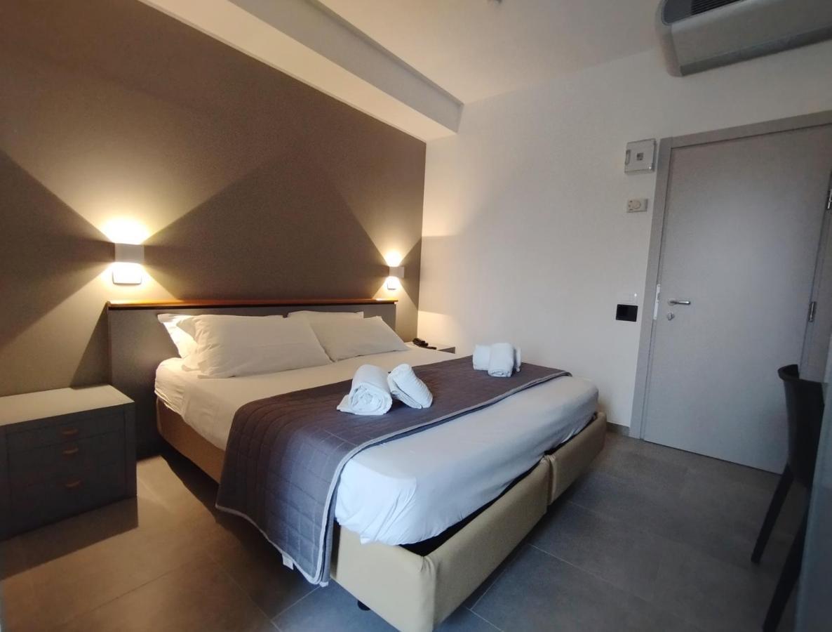 Hotel Excelsior Червия Екстериор снимка