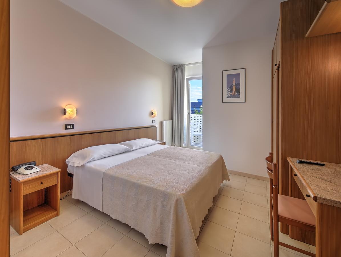 Hotel Excelsior Червия Екстериор снимка